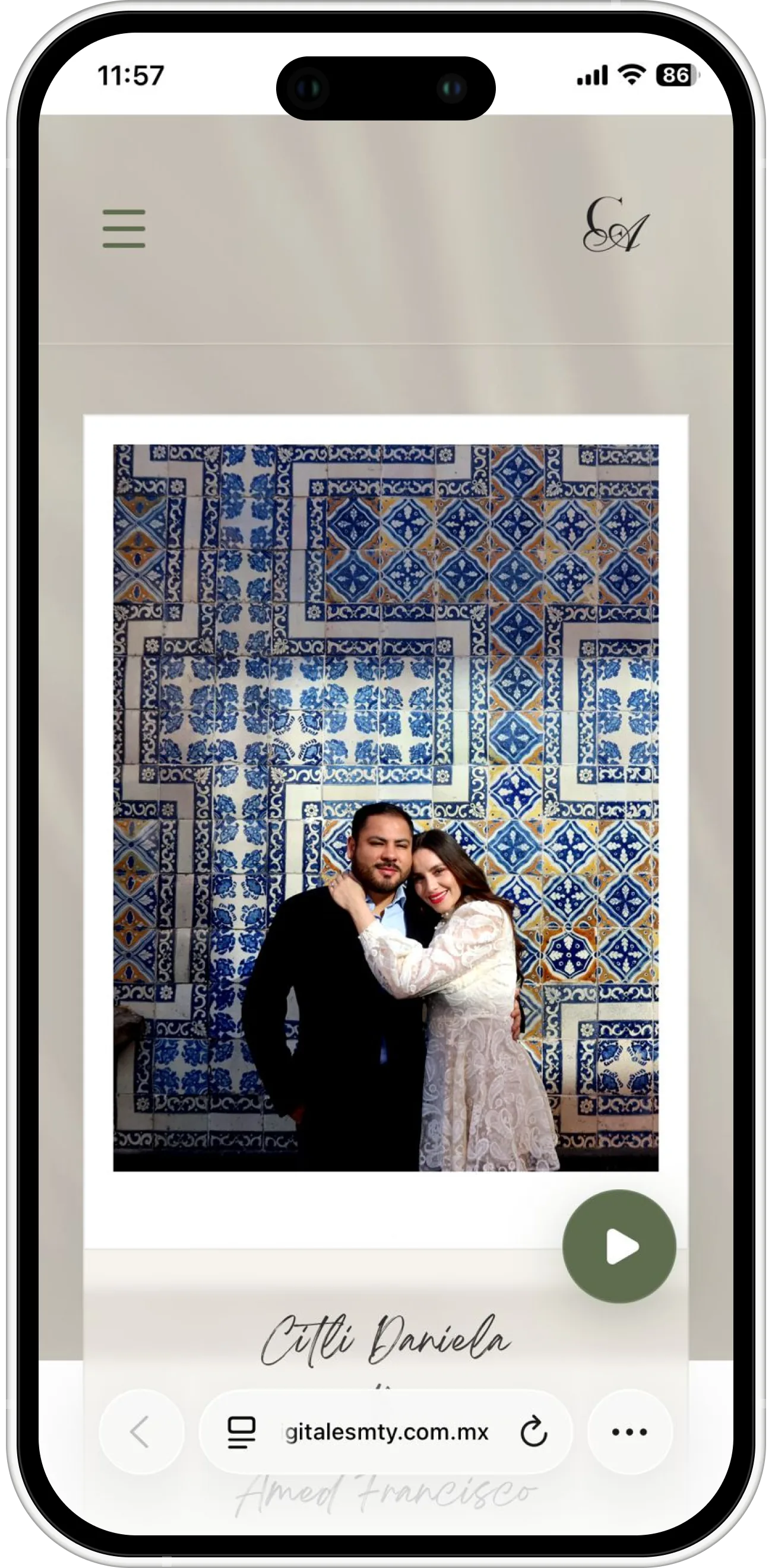 Diseño web de invitación para boda de Citli y Yamed con temática minimalista moderna, fotos de novios y mesa de regalos