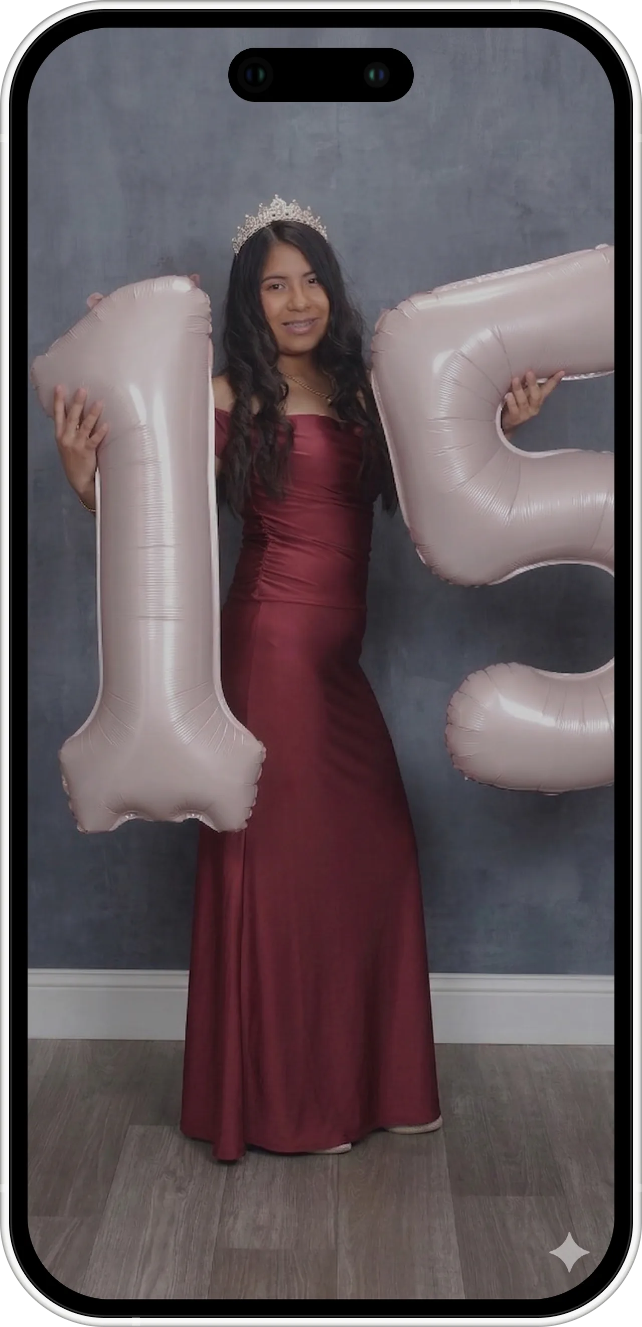Invitación web para XV años Paula con diseño formal de gala, video de portada, música y corte de honor